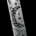 ROOR.US - 18" Custom Sandblasted Beaker - 50x5 - Swarovski - Feathers - Image 4